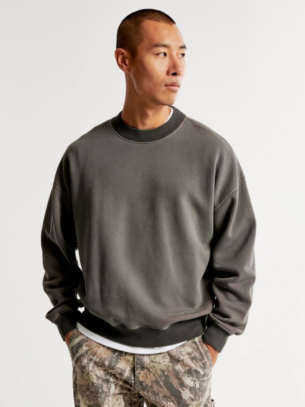 Abercrombie & Fitch Essential Crew Sweatshirt Washed Gray Size S